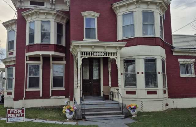 128 Market Street unit: 5 photos photos