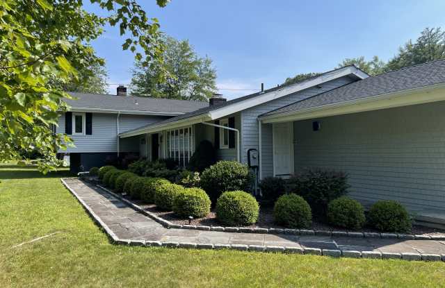 222 Thornwood Rd photos photos