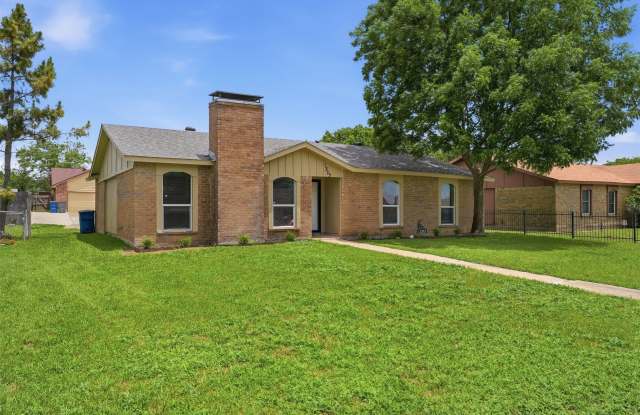 1373 Oakbluff Drive - 1373 Oakbluff Drive, Lancaster, TX 75146