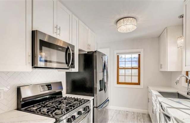 2216 Thorndale Avenue Gallery 4