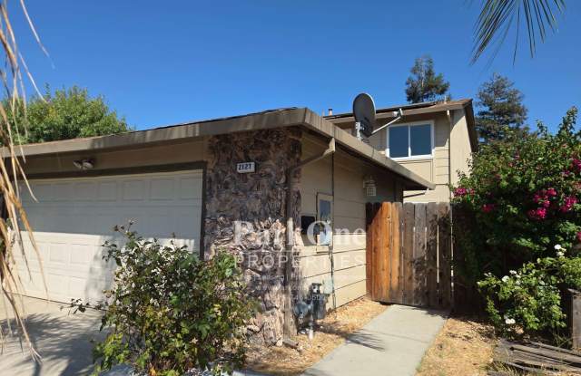 Updated 4 Bed 3 Bath Home With Solar photos photos