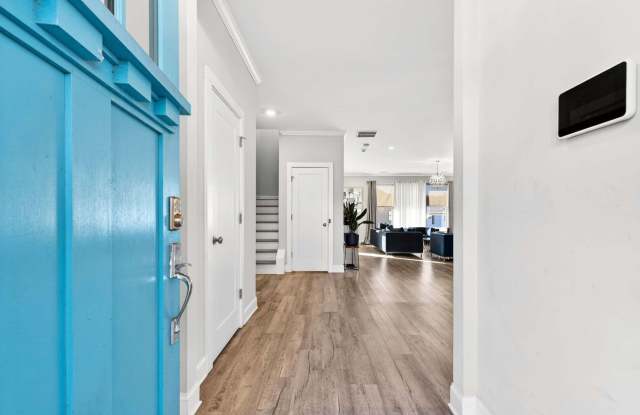 Charming 3BR House in Stone Mountain Gallery 3