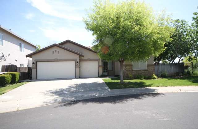 3 Bed | 2 Bath | 1654 SF | Single Story | Two Car Garage | Tenant pays $175 for WS&G Gallery 1