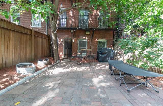 16 Yarmouth St., 1 Gallery 3