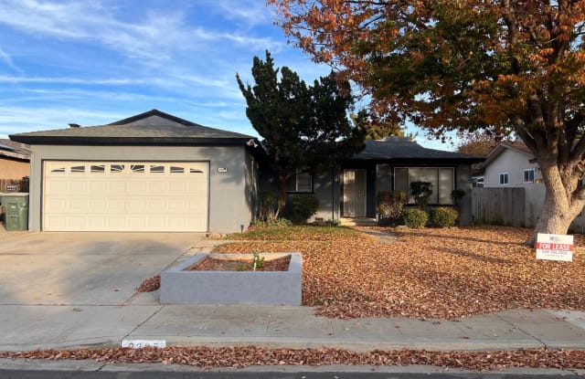2335 Fordham Ave - 2335 Fordham Avenue, Clovis, CA 93611