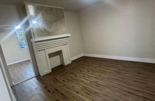 Charming 3BR House in McKees Rocks, Section 8 Considered!! Gallery 4