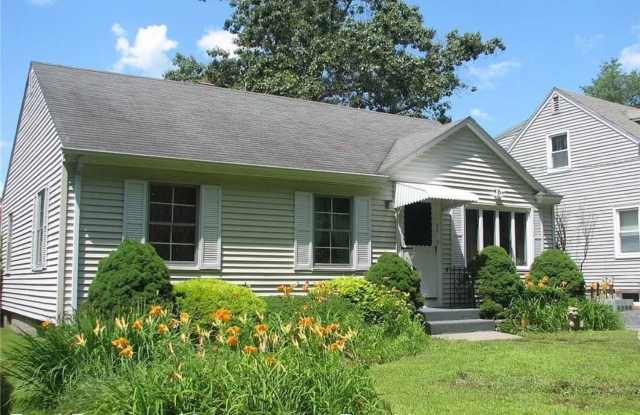 76 Parkside Avenue - 76 Parkside Avenue, Pawtucket, RI 02861