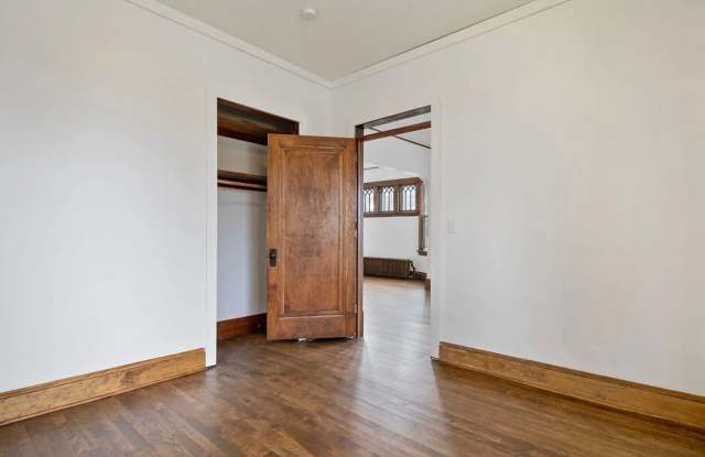8 Bedroom 3 Bathroom House Available June 2027 - Near Concordia and Hamline Gallery 4