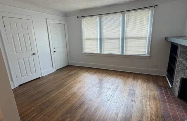 4240 Waverly Street - 1 Gallery 4