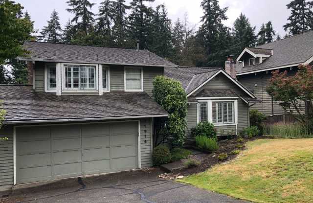 Spacious 4 bedroom in Finn Hill/Juanita area in a cul-de-sac with large backyard photos photos