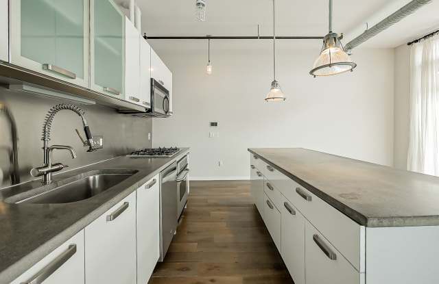 Modern Downtown Royal Oak Living! Gallery 4