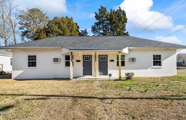 300 Richlands Avenue unit: 2 photos photos