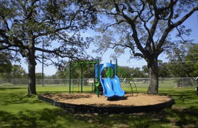 Oaks of Bandera - Affordable Housing Gallery 3