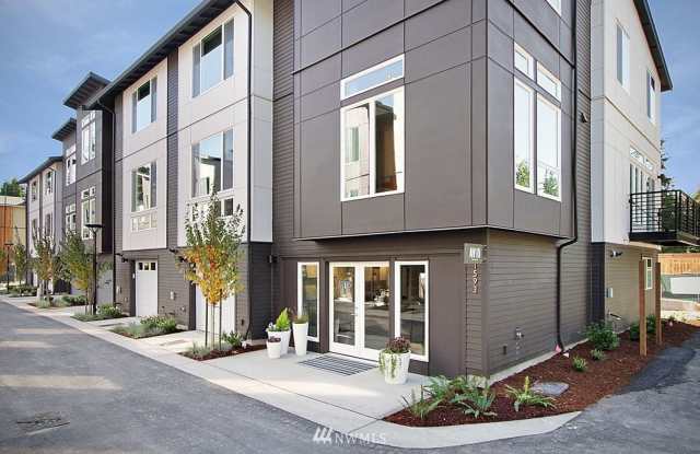 Bellevue 5 bd 3.5 bath townhouse with two garage parking spaces photos photos