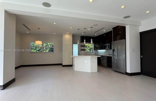 2209 RED RD photos photos