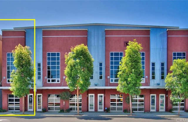 940 E Civic Center Drive Gallery 4
