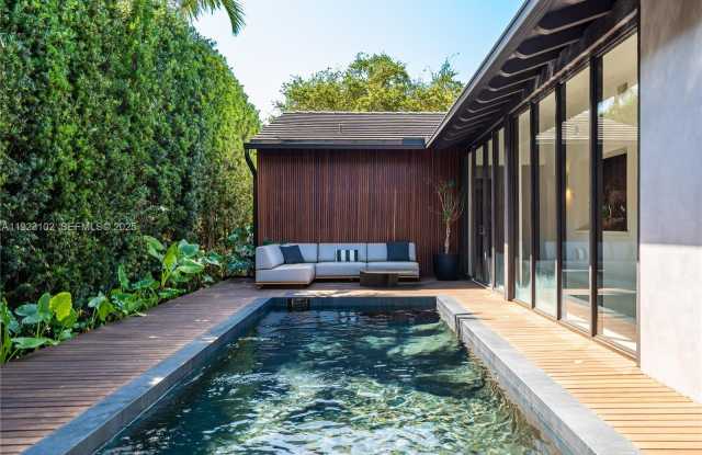 725 W 49th St photos photos 725 W 49th St photos photos