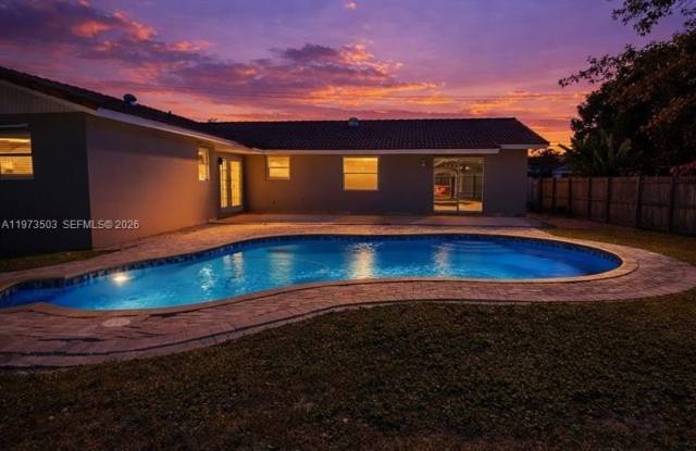 10805 SW 165th Ter photos photos