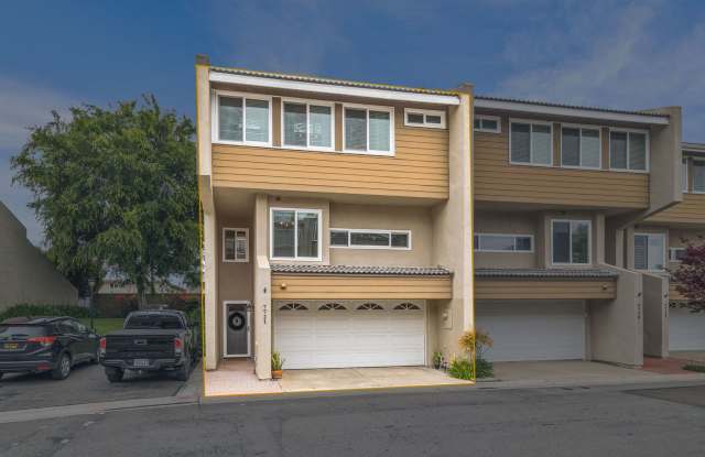 Large townhome in Huntington Beach! photos photos