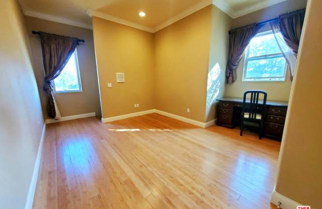 10116 HILLGROVE DR Gallery 2