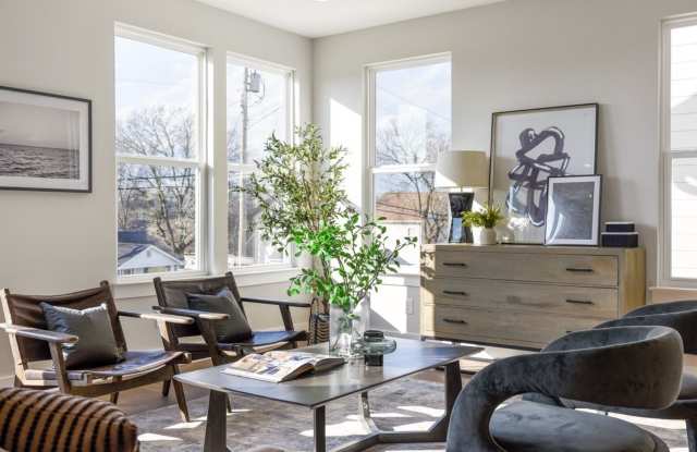 Beautiful Charlotte Park Townhome With Two Car Garage Gallery 1