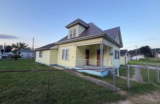 Four Bedroom Two Bath Home in Huntington photos photos