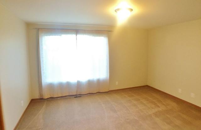 1561 Thompson Drive NW Gallery 2