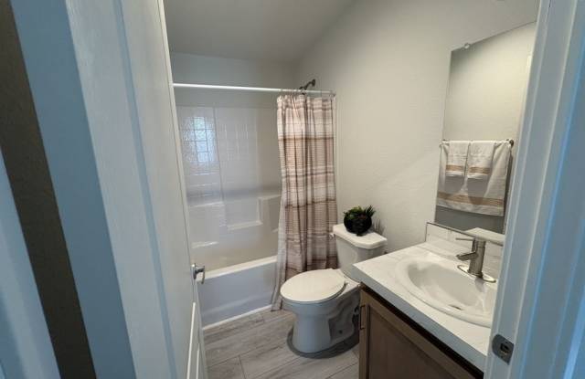 20683 Waalew Road Gallery 2