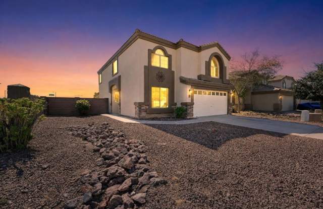 Stunning 4BR House in Buckeye Gallery 4