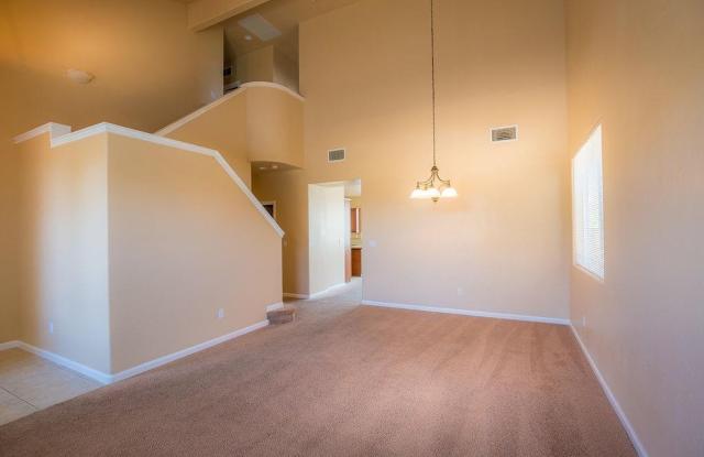 Beautiful 4 bed / 2.5 bath Gallery 4