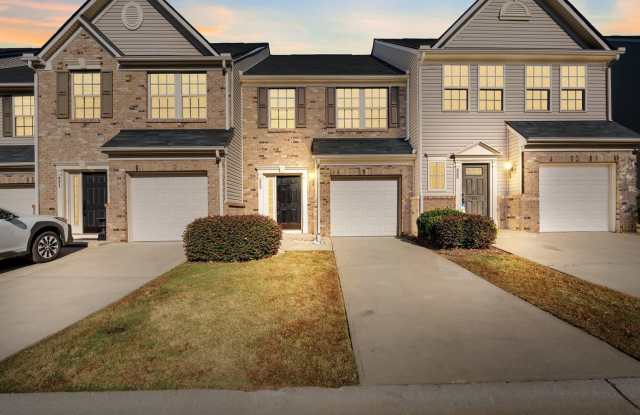 Beautiful 3 BR, 2.5 BA Townhome Easy Access to I-85 & I-385 photos photos