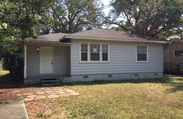 15 Audusson Ave Pensacola, FL 32507 Ask us how you can rent this home without paying a security deposit through Rhino! - 15 Audusson Avenue, Warrington, FL 32507