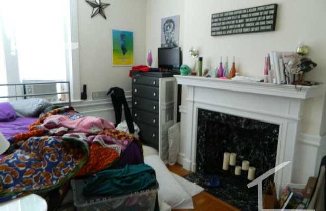 Nice 4 bed in Brookline Gallery 4