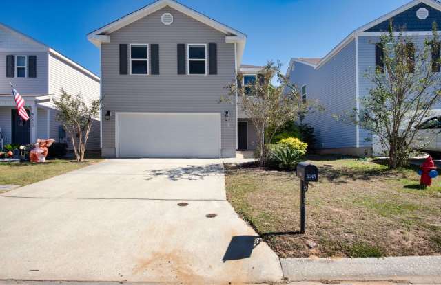 Spacious 4BR Home w/ Fenced Yard, Firepit  Ideal Layout in Milton - 5864 Magnolia Bend Boulevard, Milton, FL 32570
