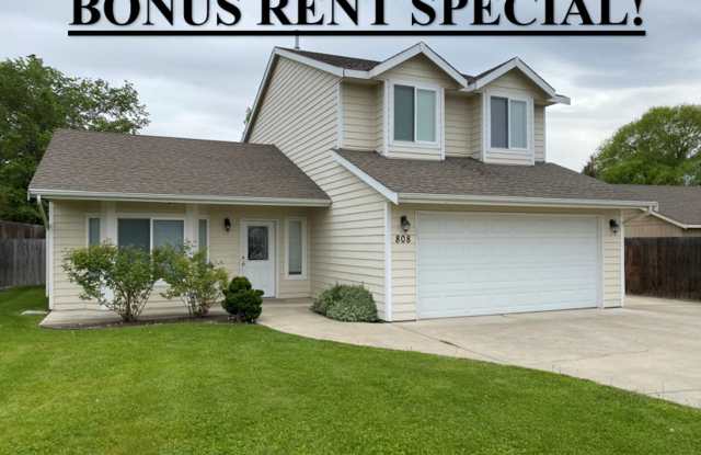 BONUS RENT SPECIAL! Backyard Oasis: 3 Bedroom 2 Bath House Available! photos photos