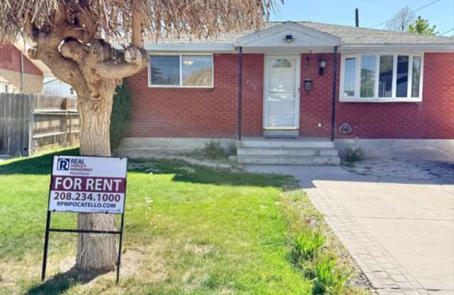 4 Bedroom 2 bath House - Dog friendly photos photos