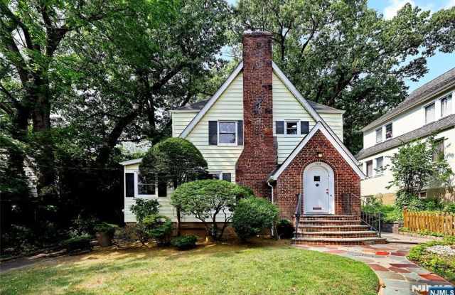 1272 E Laurelton Parkway photos photos