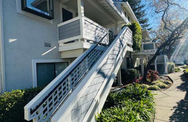 Nice Upper Unit in the Desired Ashford Court is Available Now! - 2600 Oak Road, Contra Costa Centre, CA 94597
