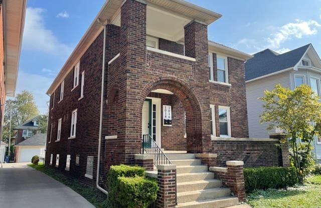 1018 Lakepointe - 1018 Lakepointe St, Grosse Pointe Park, MI 48230
