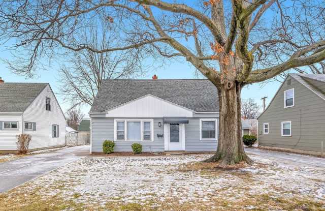 Stunning 5 Bed, 2 Bath Euclid Ohio! photos photos