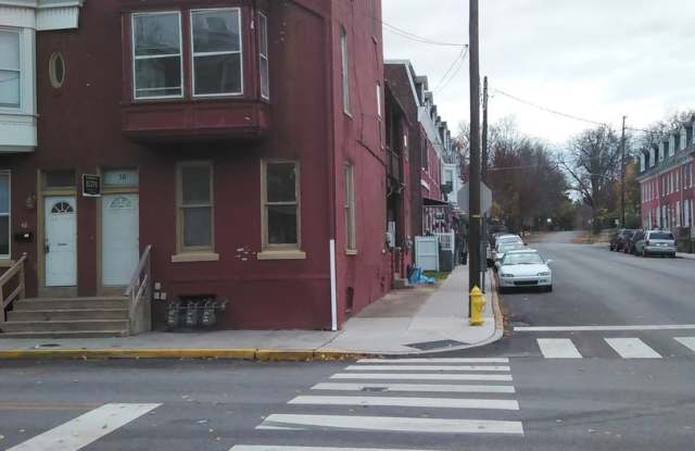Available Now! 3rd Floor 1 Bedroom Near York College photos photos