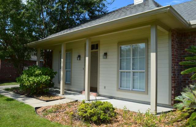 Great 3 bedroom home in Azalea Lakes- First month free with 30 day move in! Gallery 4