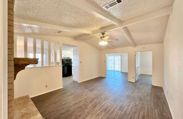 1501 Farhills Dr Gallery 3