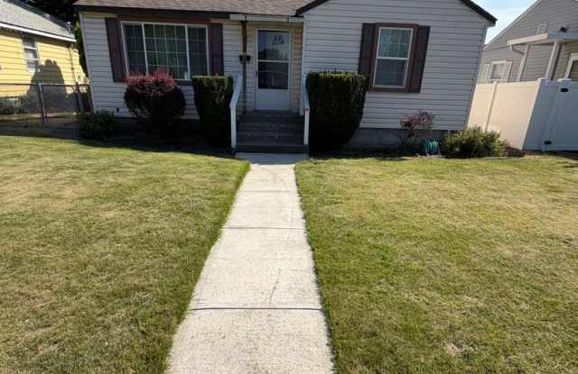 Adorable 2-Level Single Family Home in a Quiet Neighborhood photos photos Adorable 2-Level Single Family Home in a Quiet Neighborhood photos photos