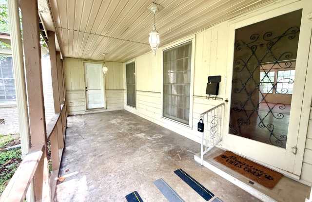 *MOVE IN SPECIAL* Historic Charm Near Woodlawn Lake! 3 Bed, 2 Bath Home with Hardwood Floors Gallery 3