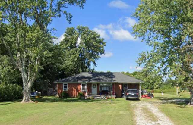 3 Bed 1 Bath House with Large Yard photos photos
