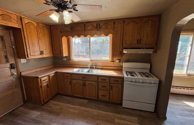 2 Bed 1 Bath Single Family Home in Rhinelander photos photos