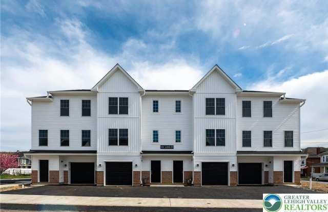 560 Long Street unit: 4 photos photos