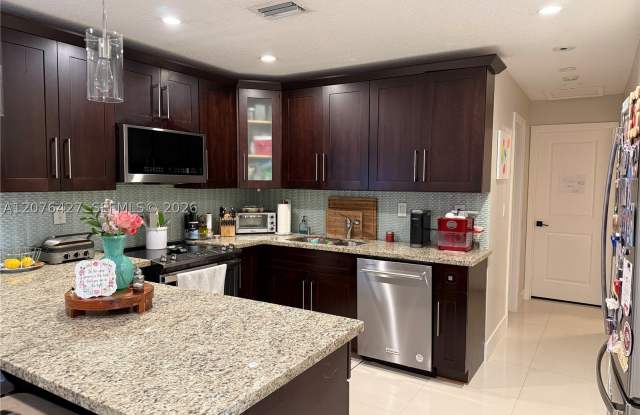 4901 SW 95th Ct Gallery 2