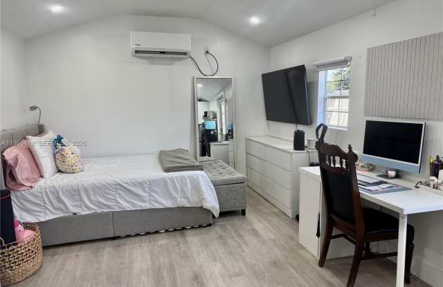 10800 NW 22nd Ct photos photos